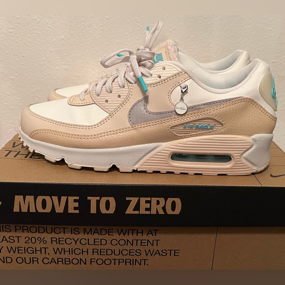 WMNS AIR MAX 90
PHANTOM/METALLIC SILVER